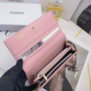 【AT3470】Coachコーチのクラシックでシンプルな長財布。女性におしゃれで合わせやすいハンドバッグ。