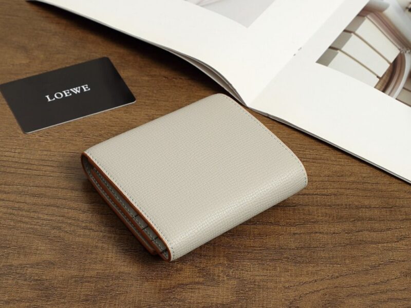 【AT3471】Loeweのハイエンドの質感のコントラストカラーショートウォレット- トレンディで万能なデザイン、精巧な工芸。