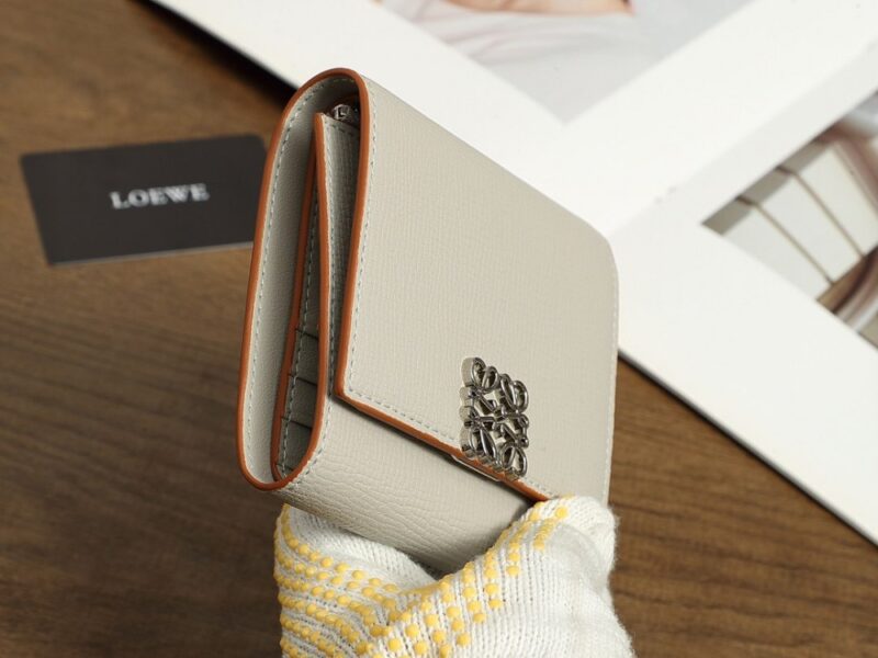 【AT3471】Loeweのハイエンドの質感のコントラストカラーショートウォレット- トレンディで万能なデザイン、精巧な工芸。