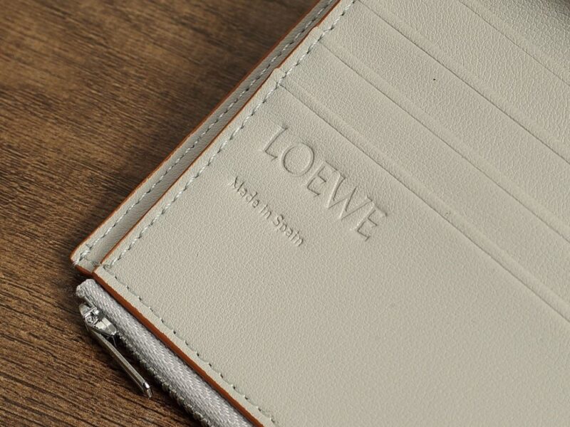【AT3471】Loeweのハイエンドの質感のコントラストカラーショートウォレット- トレンディで万能なデザイン、精巧な工芸。