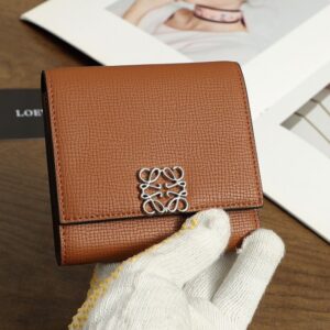 【AT3472】LOEWE ハイエンドレザーフォールディングショートウォレット。スタイリッシュでエレガントな多機能デザイン。