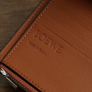 【AT3472】LOEWE ハイエンドレザーフォールディングショートウォレット。スタイリッシュでエレガントな多機能デザイン。