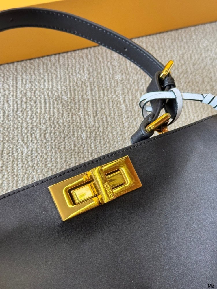 【AT3482】Fendi Peekaboo ISeeU 小サイズのハンドバッグ｜クラシックな通勤バッグ｜高級感のあるファッショナブルなショルダーバッグ