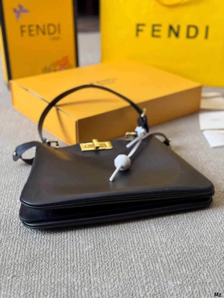 【AT3482】Fendi Peekaboo ISeeU 小サイズのハンドバッグ｜クラシックな通勤バッグ｜高級感のあるファッショナブルなショルダーバッグ