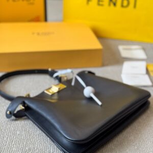 【AT3482】Fendi Peekaboo ISeeU 小サイズのハンドバッグ｜クラシックな通勤バッグ｜高級感のあるファッショナブルなショルダーバッグ