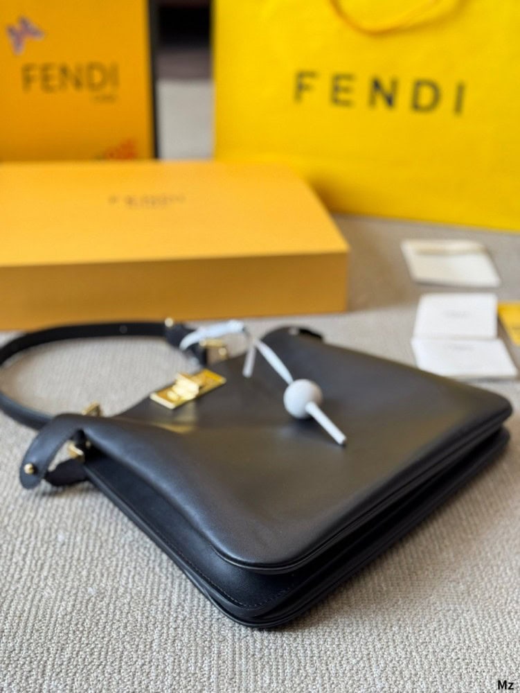 【AT3482】Fendi Peekaboo ISeeU 小サイズのハンドバッグ｜クラシックな通勤バッグ｜高級感のあるファッショナブルなショルダーバッグ