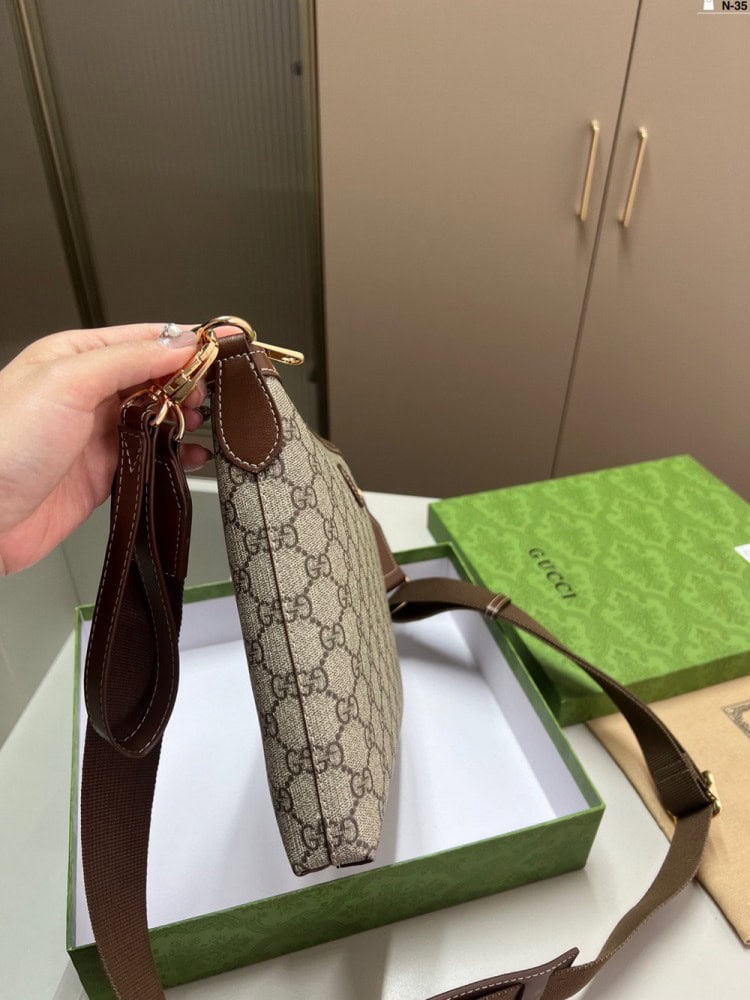 【AT3485】Gucci クラシック GGシュプリーム キャンバス 斜めがけバッグ。ヴィンテージでエレガントなラグジュアリーバッグ。