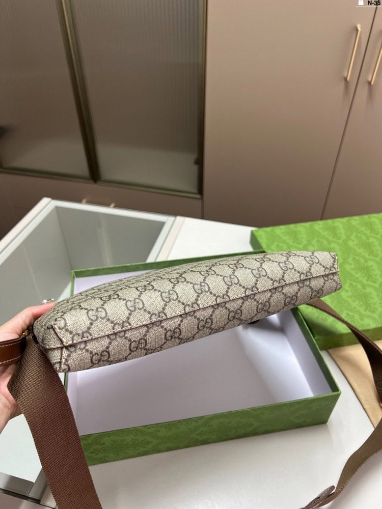 【AT3485】Gucci クラシック GGシュプリーム キャンバス 斜めがけバッグ。ヴィンテージでエレガントなラグジュアリーバッグ。