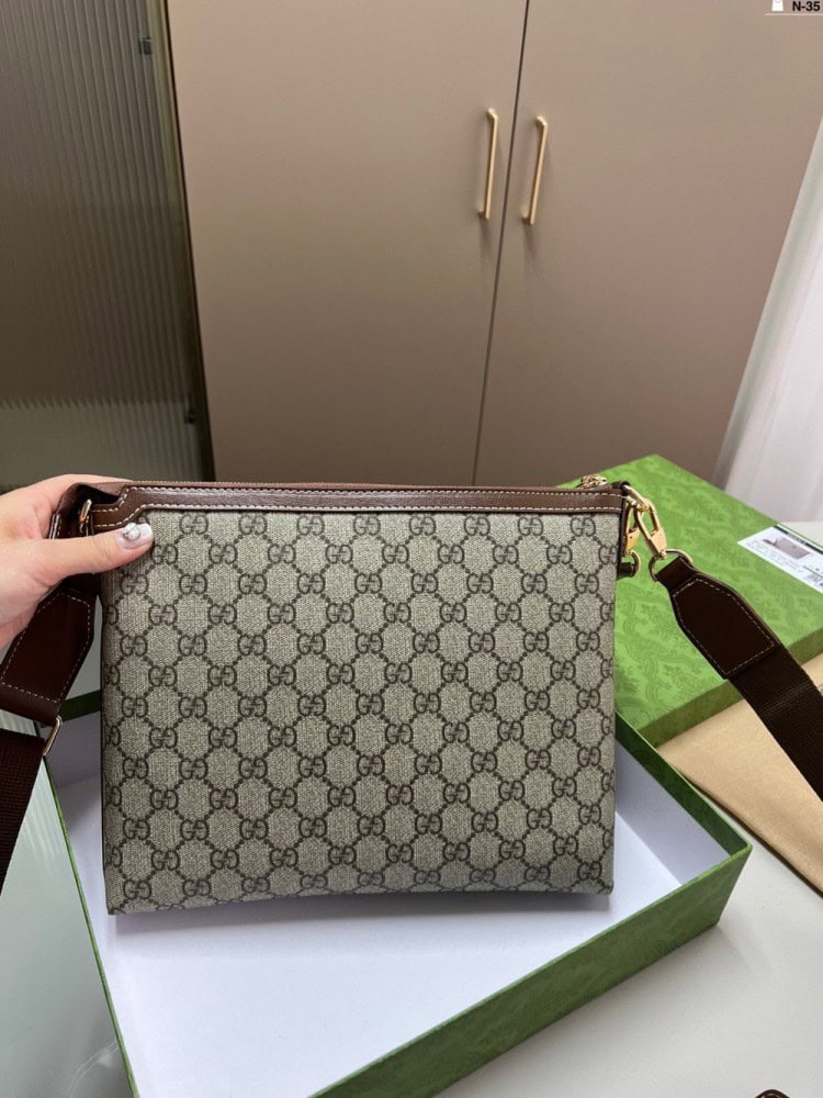 【AT3485】Gucci クラシック GGシュプリーム キャンバス 斜めがけバッグ。ヴィンテージでエレガントなラグジュアリーバッグ。