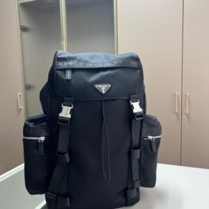 【AT3491】Pradaの定番の黒色ナイロンリュックサック。ラグジュアリービジネス旅行用バックパック。