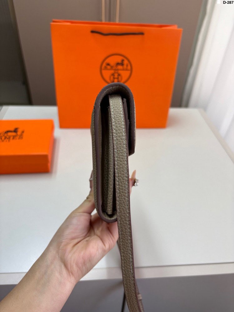 【AT3493】Hermès エルメスクラシックHバックルショルダーバッグ。ファッショナブルで合わせやすく、コレクションにもおすすめです。