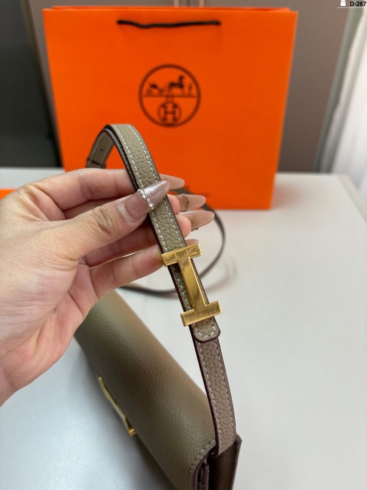 【AT3493】Hermès エルメスクラシックHバックルショルダーバッグ。ファッショナブルで合わせやすく、コレクションにもおすすめです。