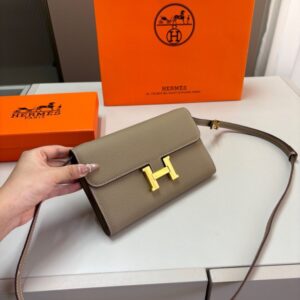 【AT3493】Hermès エルメスクラシックHバックルショルダーバッグ。ファッショナブルで合わせやすく、コレクションにもおすすめです。