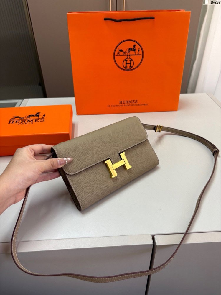 【AT3493】Hermès エルメスクラシックHバックルショルダーバッグ。ファッショナブルで合わせやすく、コレクションにもおすすめです。