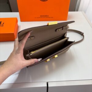【AT3493】Hermès エルメスクラシックHバックルショルダーバッグ。ファッショナブルで合わせやすく、コレクションにもおすすめです。