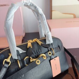 【AT3497】Miu Miu ヴィンテージシェルバッグ、エレガントなファッショナブルなハンドバッグです。