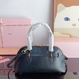 【AT3497】Miu Miu ヴィンテージシェルバッグ、エレガントなファッショナブルなハンドバッグです。