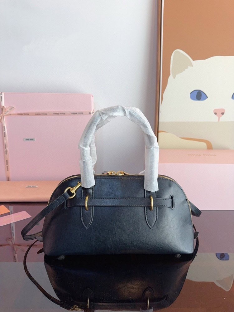【AT3497】Miu Miu ヴィンテージシェルバッグ、エレガントなファッショナブルなハンドバッグです。