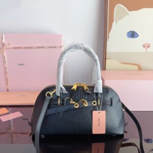 【AT3497】Miu Miu ヴィンテージシェルバッグ、エレガントなファッショナブルなハンドバッグです。