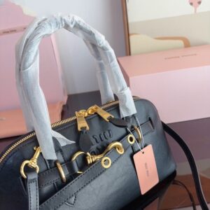 【AT3497】Miu Miu ヴィンテージシェルバッグ、エレガントなファッショナブルなハンドバッグです。