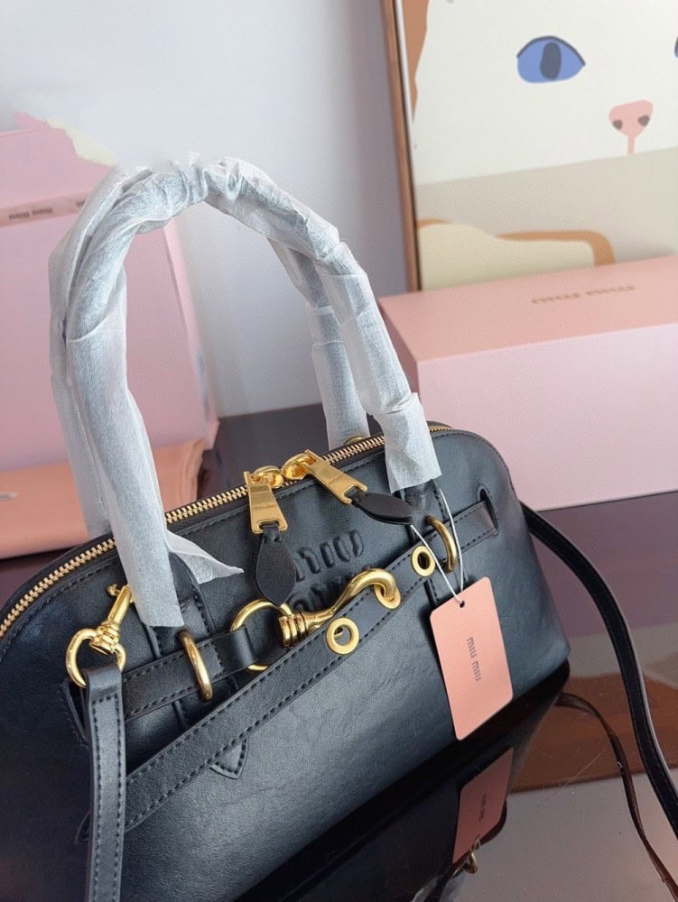 【AT3497】Miu Miu ヴィンテージシェルバッグ、エレガントなファッショナブルなハンドバッグです。