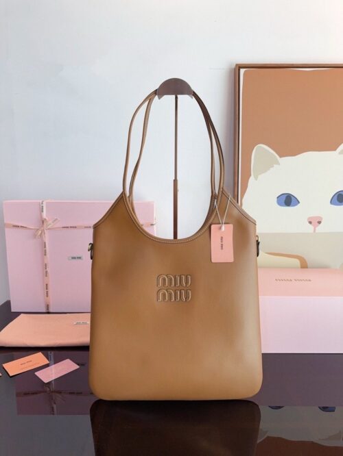 【AT3499】Miu Miu クラシックでシンプルなトートバッグ、レトロな雰囲気の相性抜群の手提げバッグ