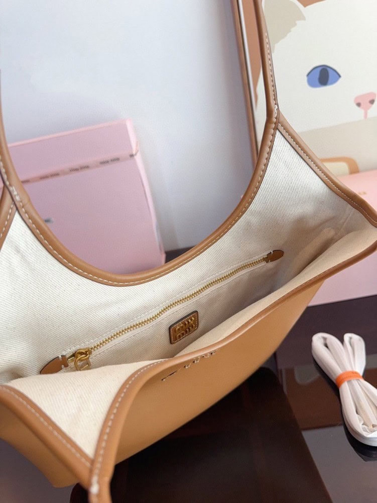 【AT3499】Miu Miu クラシックでシンプルなトートバッグ、レトロな雰囲気の相性抜群の手提げバッグ