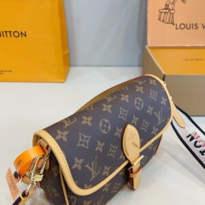 【AT3504】Louis Vuitton クラシックなモノグラムキャンバスショルダーバッグ。時代を超えた最高級感。