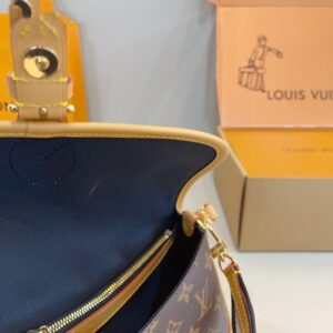 【AT3504】Louis Vuitton クラシックなモノグラムキャンバスショルダーバッグ。時代を超えた最高級感。