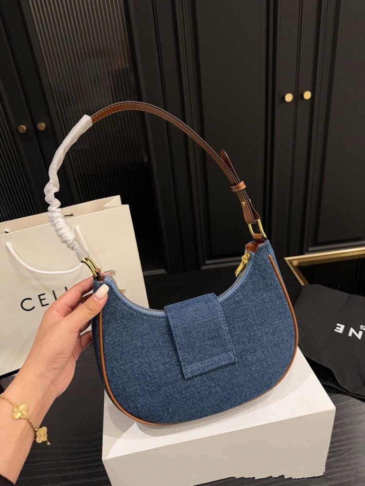 【AT3507】CELINE デニム AVA ジーンズの三日月バッグ。トレンドに合わせて。