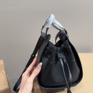 【AT3509】LOEWEミニハンドバッグ（ブラック）- クラシックで高級感が溢れる。