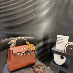 【AT3511】Hermès エルメスのケリー28ボックスカーフハンドバッグ | クラシックでエレガントな高級感