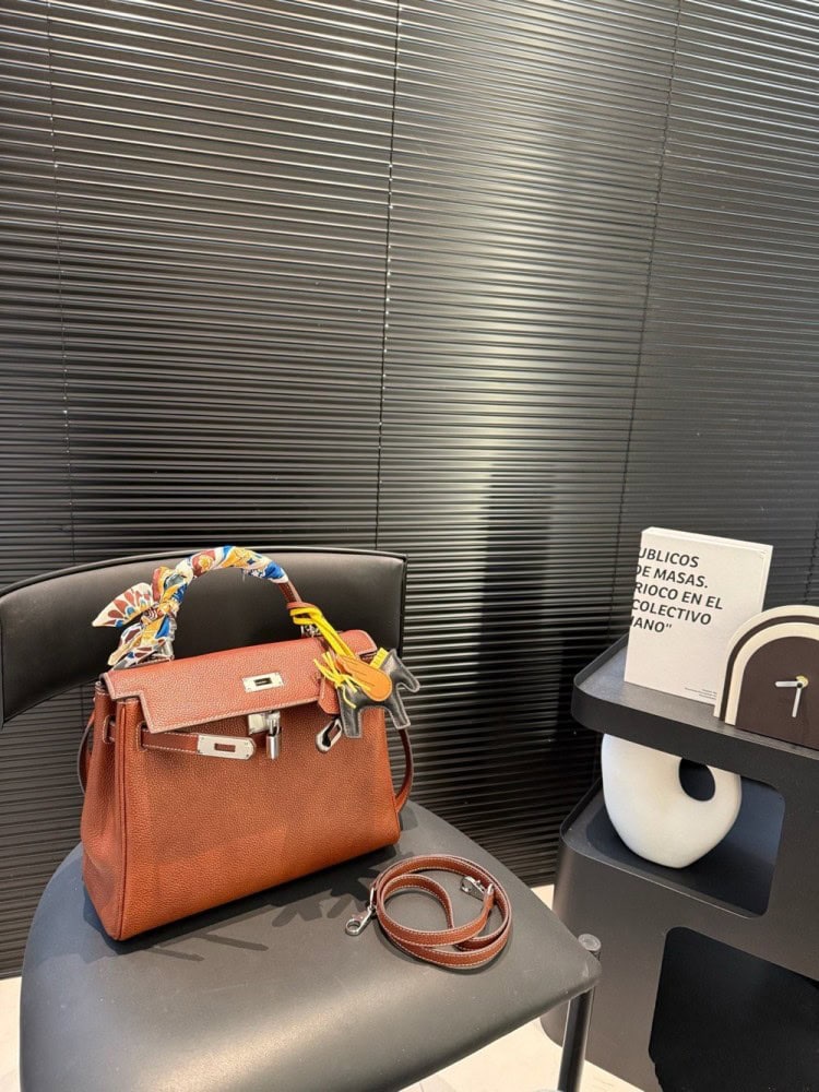 【AT3511】Hermès エルメスのケリー28ボックスカーフハンドバッグ | クラシックでエレガントな高級感
