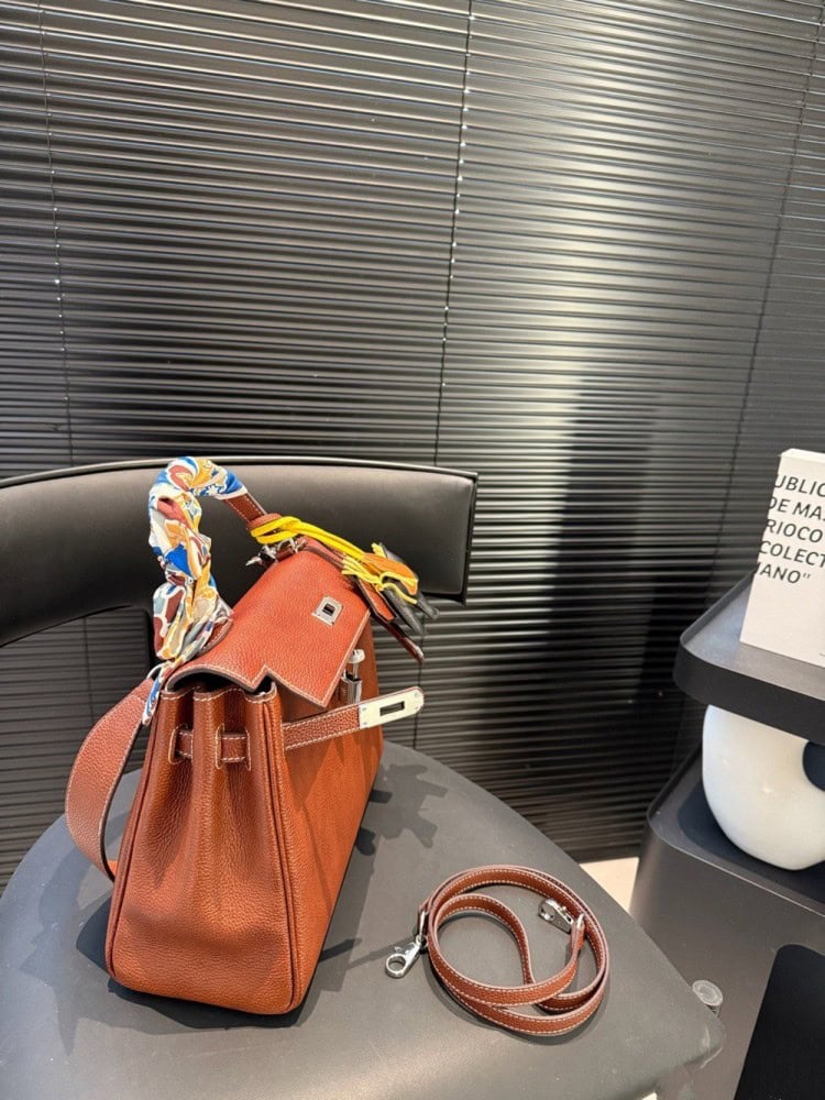 【AT3511】Hermès エルメスのケリー28ボックスカーフハンドバッグ | クラシックでエレガントな高級感