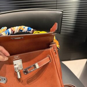 【AT3511】Hermès エルメスのケリー28ボックスカーフハンドバッグ | クラシックでエレガントな高級感