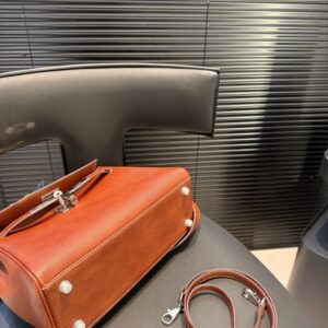【AT3511】Hermès エルメスのケリー28ボックスカーフハンドバッグ | クラシックでエレガントな高級感