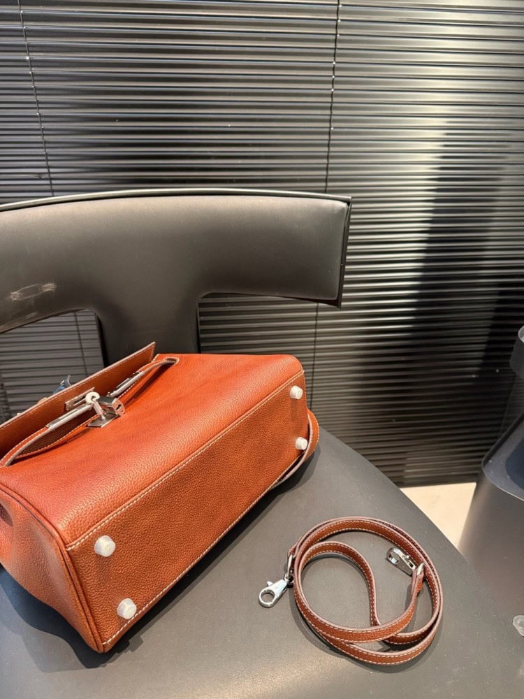 【AT3511】Hermès エルメスのケリー28ボックスカーフハンドバッグ | クラシックでエレガントな高級感
