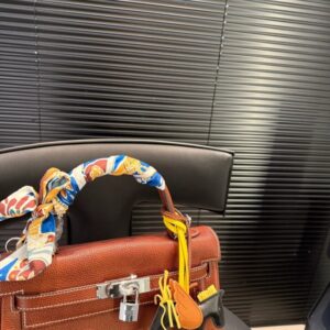 【AT3511】Hermès エルメスのケリー28ボックスカーフハンドバッグ | クラシックでエレガントな高級感