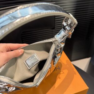 【AT3513】LV Mirror ミラー銀色ショルダーバッグ | クラシックなモノグラムデザイン | おしゃれで万能な使いやすさ