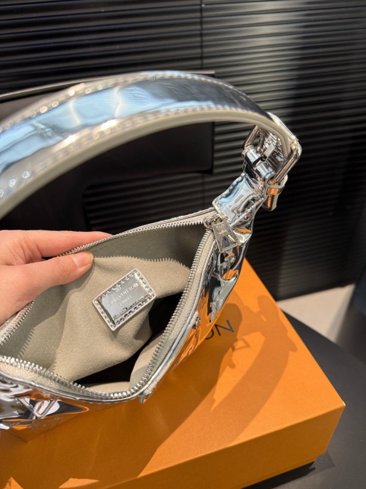 【AT3513】LV Mirror ミラー銀色ショルダーバッグ | クラシックなモノグラムデザイン | おしゃれで万能な使いやすさ