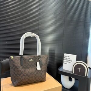 【AT3515】CoachのクラシックなSignature C PVCトートバッグ。ファッショナブルで万能な大容量ショルダーバッグ。