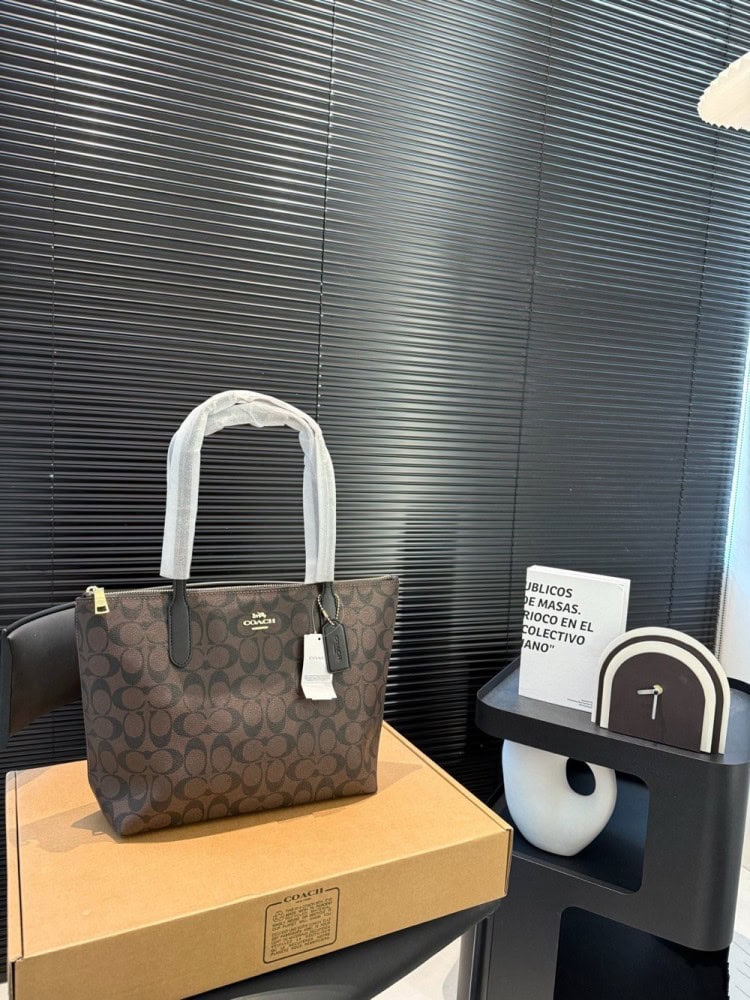 【AT3515】CoachのクラシックなSignature C PVCトートバッグ。ファッショナブルで万能な大容量ショルダーバッグ。