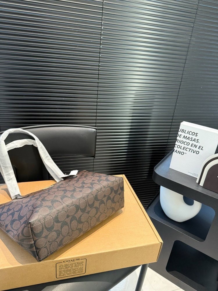 【AT3515】CoachのクラシックなSignature C PVCトートバッグ。ファッショナブルで万能な大容量ショルダーバッグ。