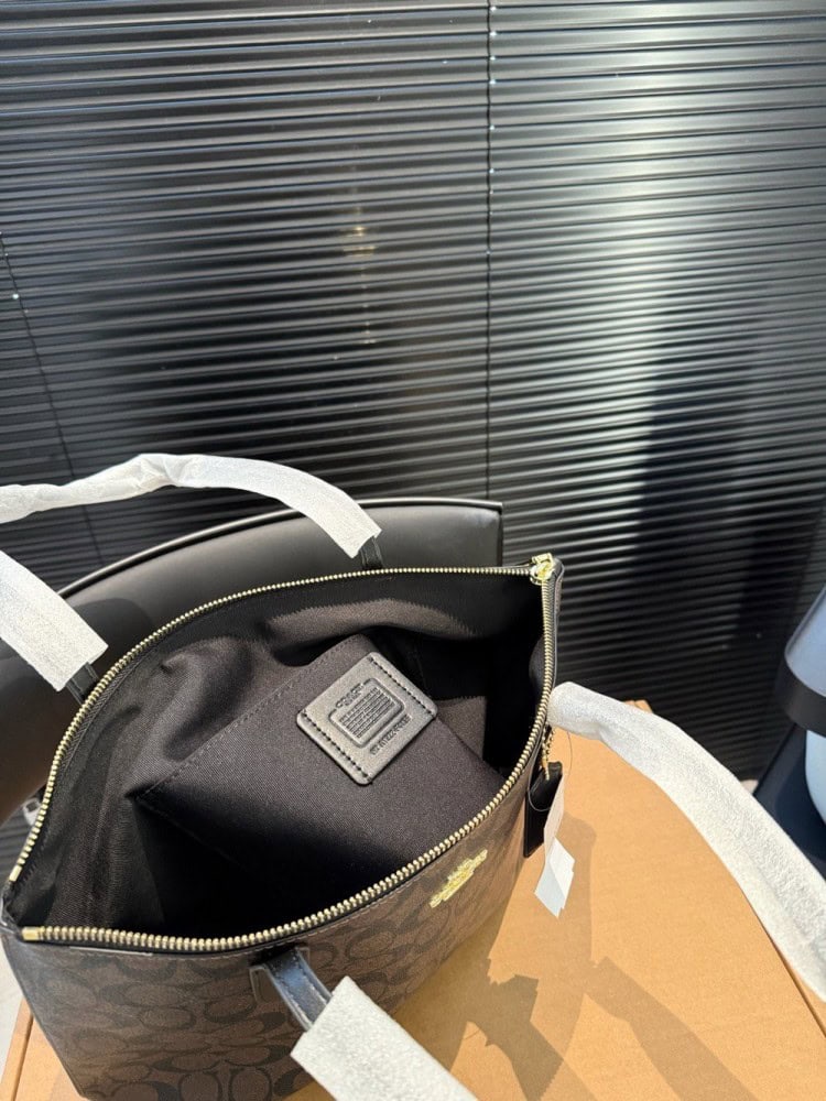 【AT3515】CoachのクラシックなSignature C PVCトートバッグ。ファッショナブルで万能な大容量ショルダーバッグ。