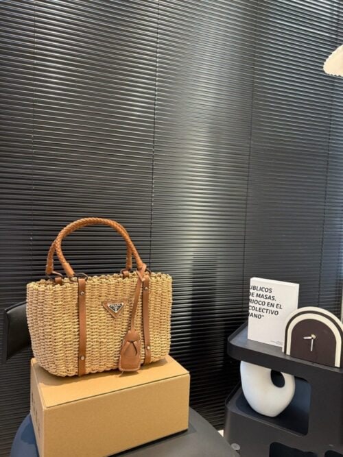 【AT3516】Prada プラダのクラシックな編みかごトートバッグ、カジュアルでおしゃれなストローハンドバッグ