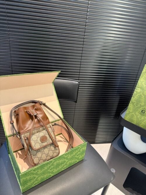 【AT3521】GUCCIのクラシックなモノグラム バケットバッグ。ファッショナブルでレトロなシングルショルダーバッグ。