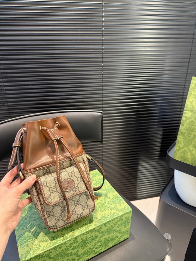【AT3521】GUCCIのクラシックなモノグラム バケットバッグ。ファッショナブルでレトロなシングルショルダーバッグ。
