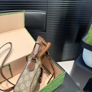 【AT3521】GUCCIのクラシックなモノグラム バケットバッグ。ファッショナブルでレトロなシングルショルダーバッグ。