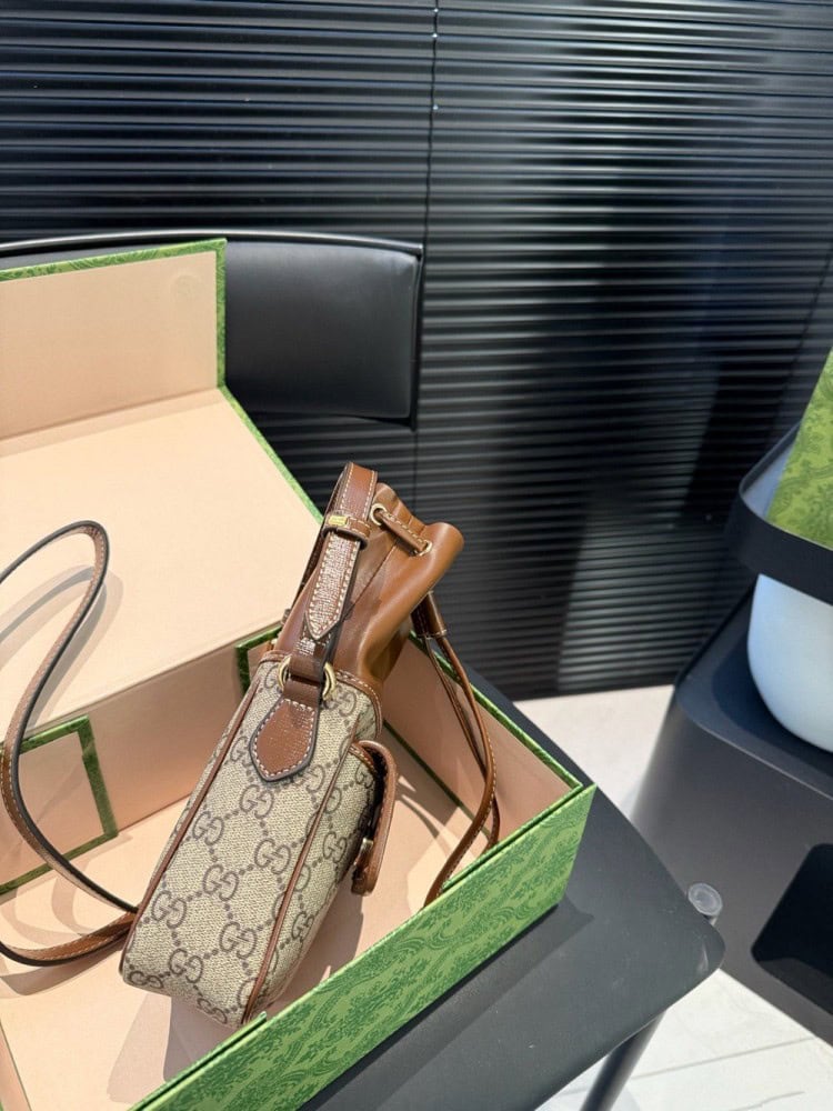 【AT3521】GUCCIのクラシックなモノグラム バケットバッグ。ファッショナブルでレトロなシングルショルダーバッグ。