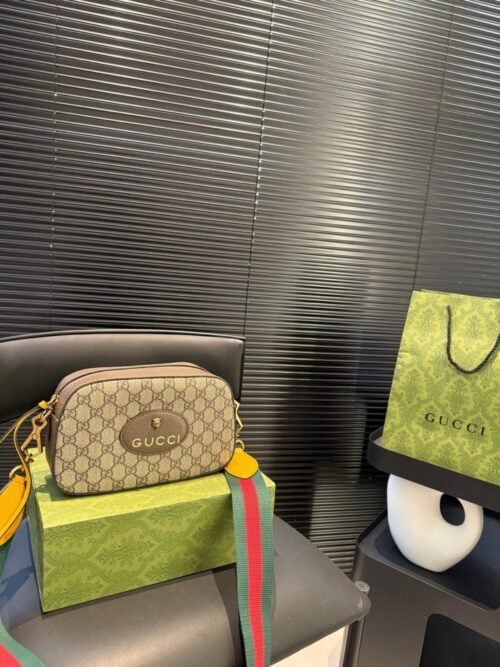 【AT3522】GucciのクラシックなGG Supremeキャンバス斜めがけバッグ、レトロな花柄の小さなラウンドバッグ、調節可能なショルダーストラップ、ファッションで万能です。